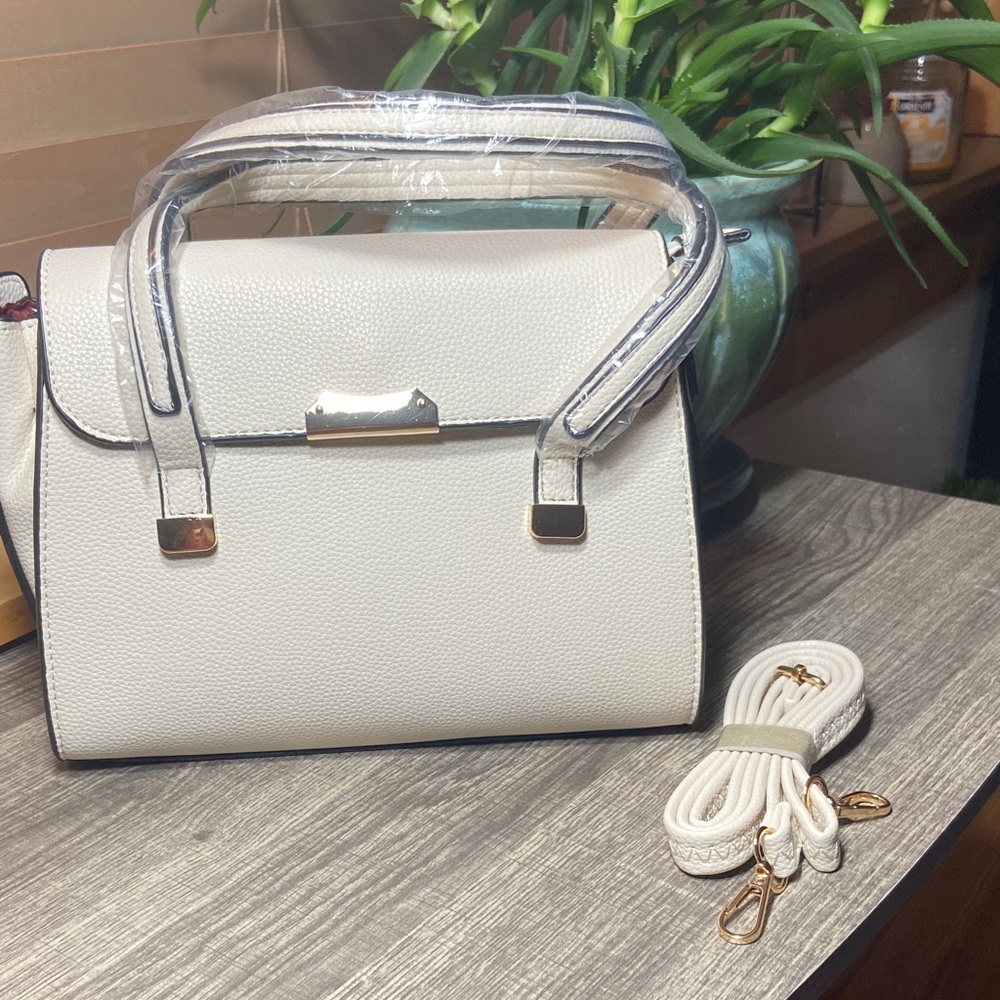 🌵5 for $20🌵Elegant Cream Handbag with Shoulder Strap